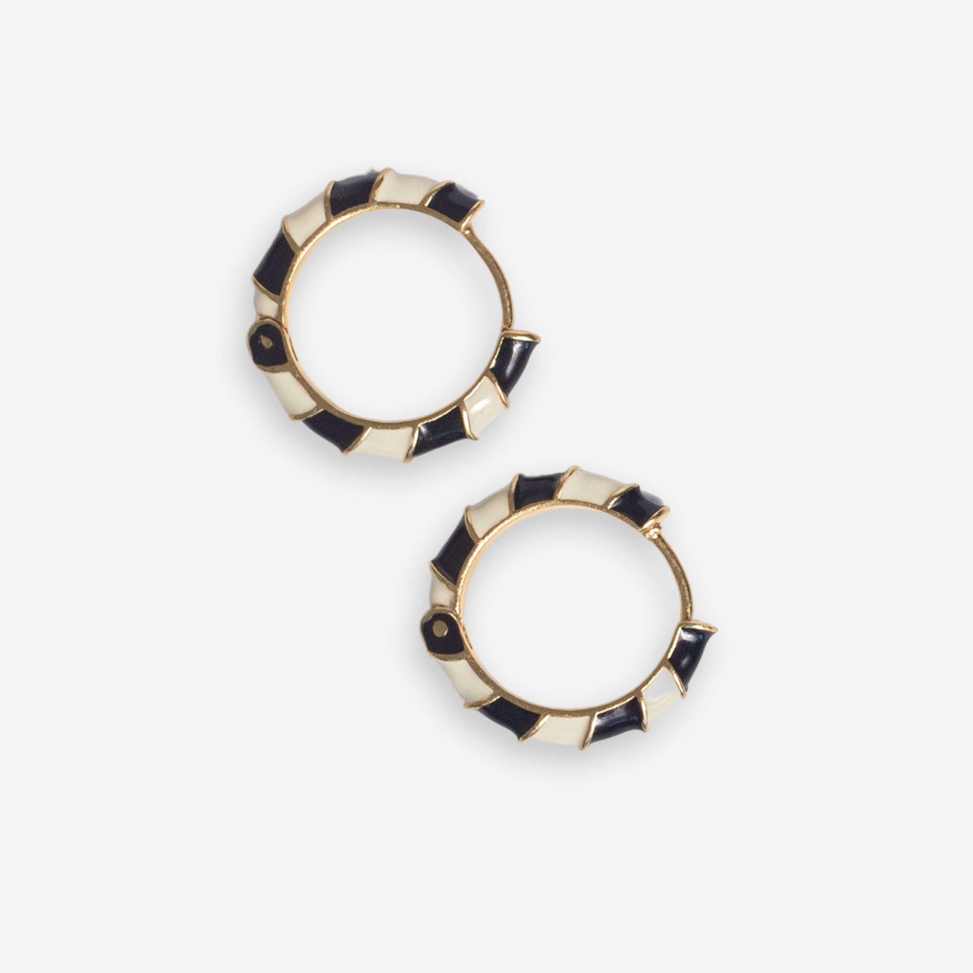Pippa Twisted Colorblock Enamel Hoop Earrings Black and White Wholesale
